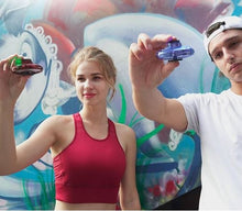 Cargar imagen en el visor de la galería, Ovni Volador - Juguete Interactivo y Futurista
