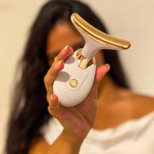 Cargar imagen en el visor de la galería, Masajeador de Cuello y Papada con Vibración – Relajación y Tonificación Facial
