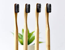 Cargar imagen en el visor de la galería, Blanqueador con Carbón Activo Vegano + Cepillo de Bambú - Sonríe Naturalmente
