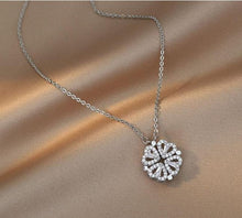 Cargar imagen en el visor de la galería, Collar Trébol 4 Corazones Acero Inoxidable - Elegancia y Buenaventura
